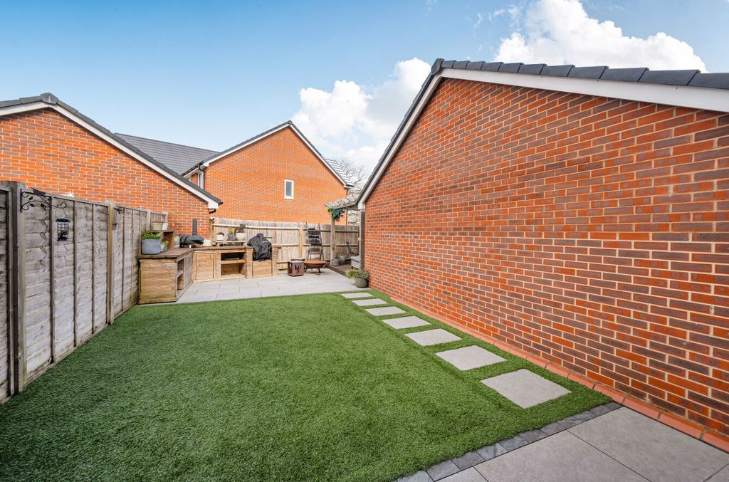 Additional image 6 of 3 bed semi-detached house for saleHunstanton Drive, Binfield, Bracknell, Berkshire RG42