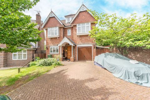 Fauna Close, Stanmore, Middlesex HA7, Stanmore