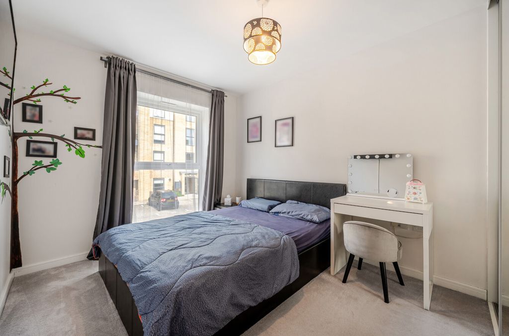 Additional image 8 of 2 bed flat for saleBroad Lane, Bracknell, Berkshire RG12