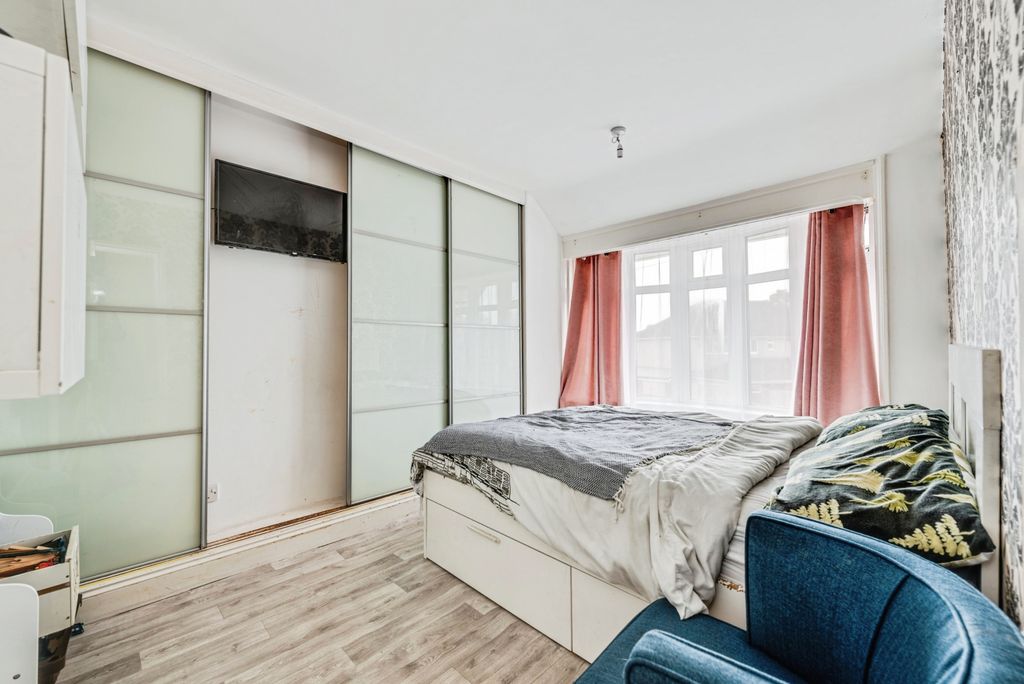 Additional image 10 of 3 bed semi-detached house for saleCopse Avenue, Swindon SN1