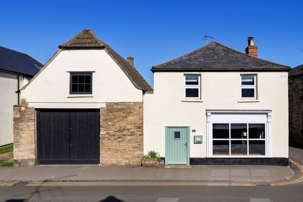 3 bed detached house for saleCricklade, Wiltshire SN6