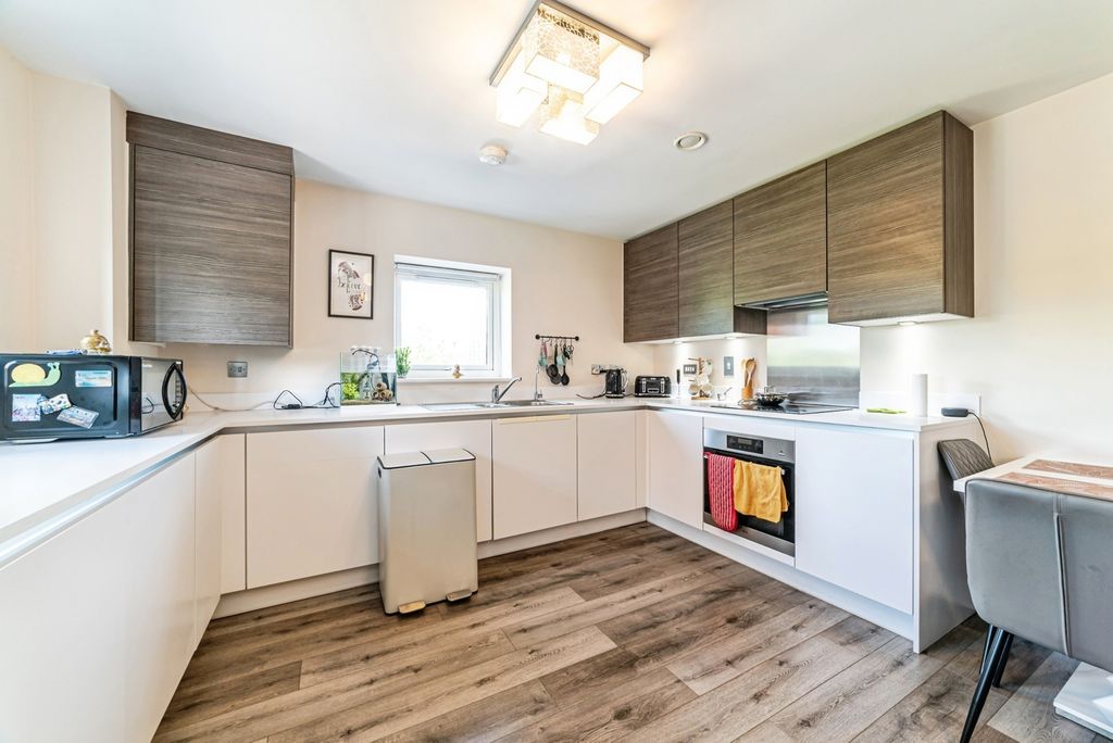 Additional image 9 of 2 bed flat for saleWebster Close, Bracknell, Berkshire RG12