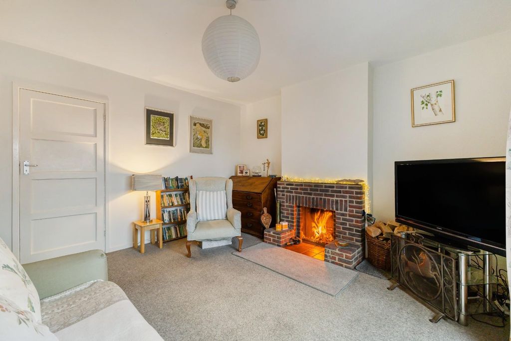 Additional image 3 of 4 bed property for saleAssisi Road, Salisbury SP1