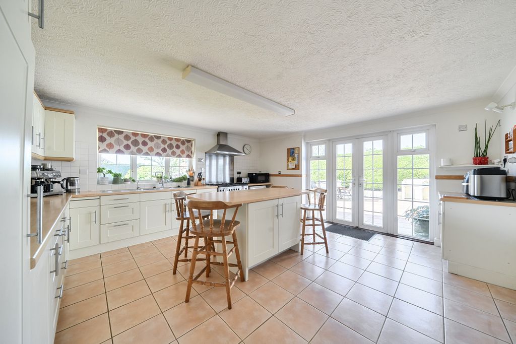 4 bed detached house for saleHook SN4 photo 3