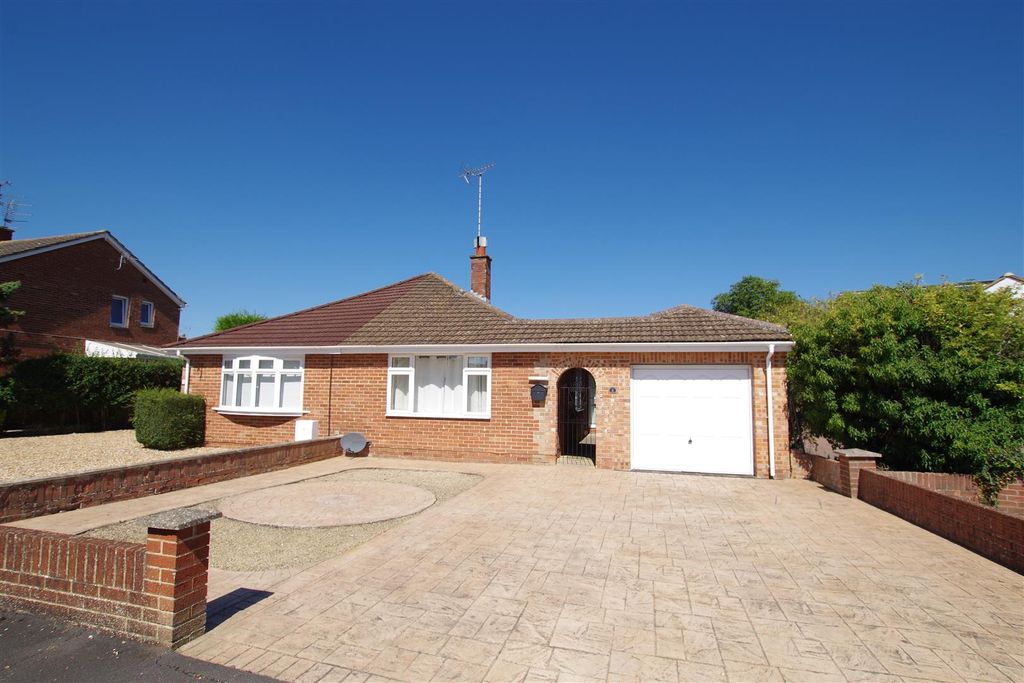 2 bed semi-detached bungalow for saleCaversham Close, Old Walcot, Swindon SN3