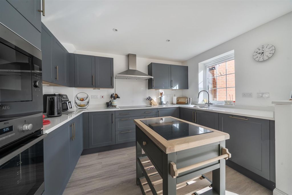 Additional image 3 of 4 bed detached house for saleBothwell Close, Chippenham SN15