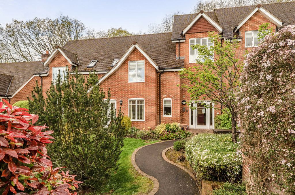 2 bed flat for saleSalisbury Road, Sherfield English, Romsey, Hampshire SO51