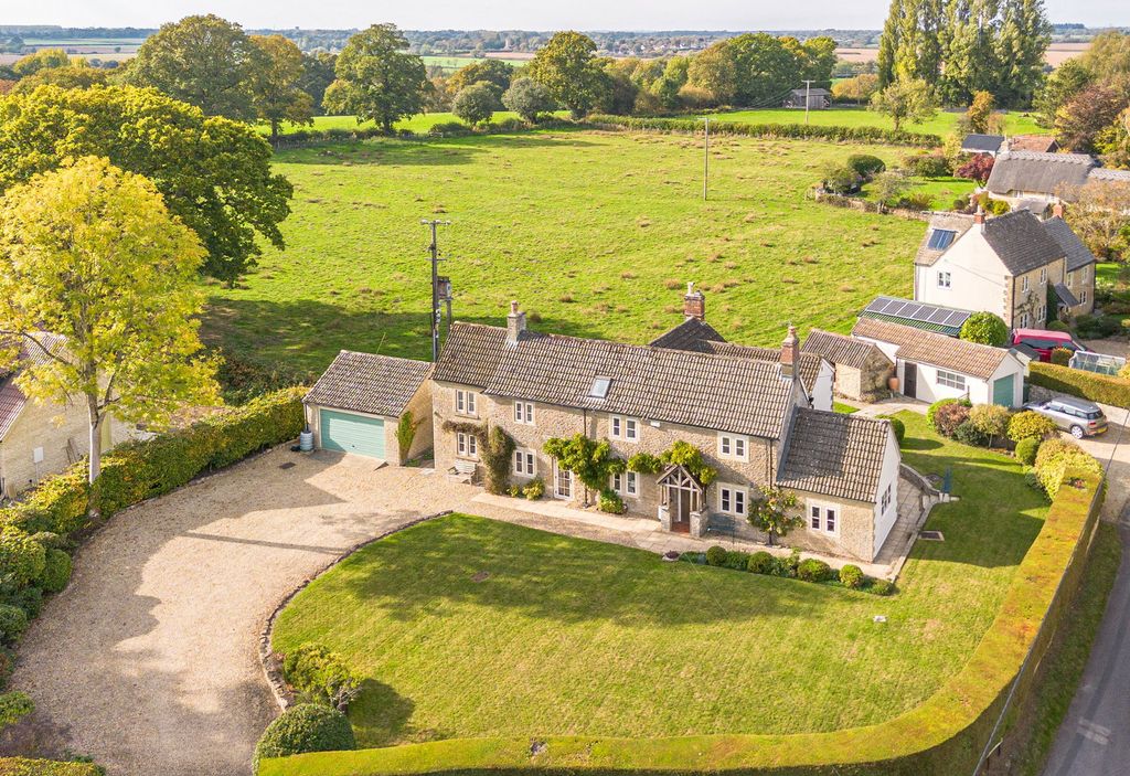 4 bed detached house for saleUpper Common, Kington Langley SN15