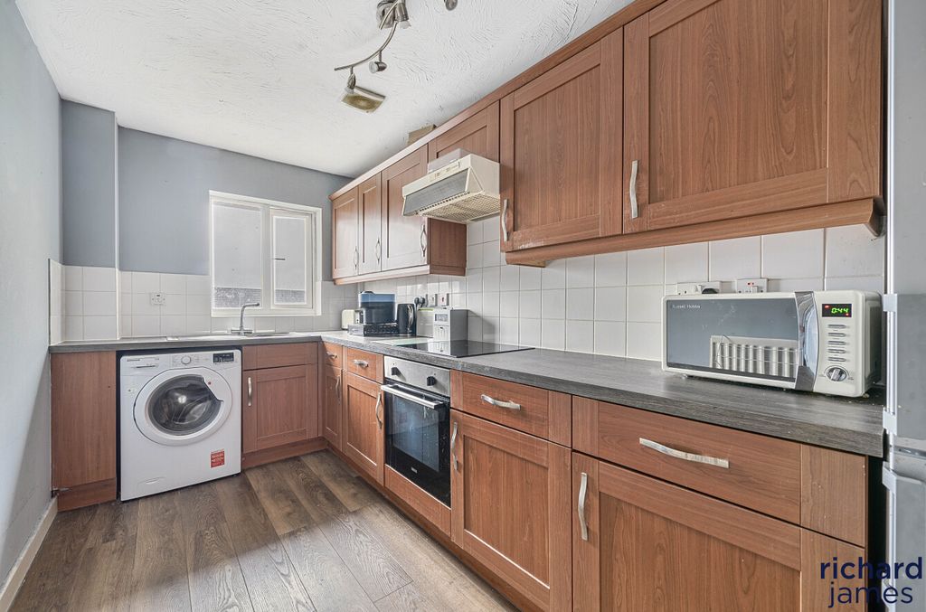 Additional image 2 of 2 bed flat for saleWoodhouse Road, Walcot, Swindon SN3