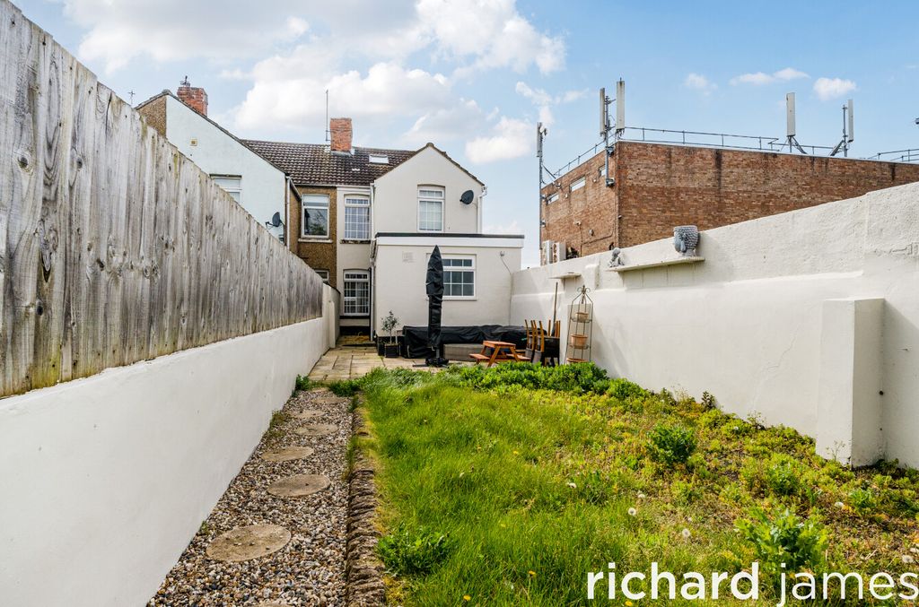 Additional image 19 of 4 bed end terrace house for saleChurch Walk South, Rodbourne Cheney, Swindon SN2