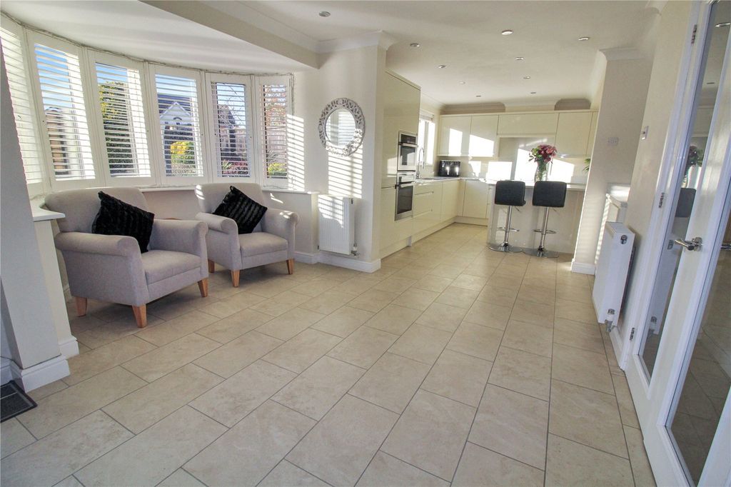 4 bed detached house for saleWright Close, St Andrews Ridge, Swindon SN25 photo 3