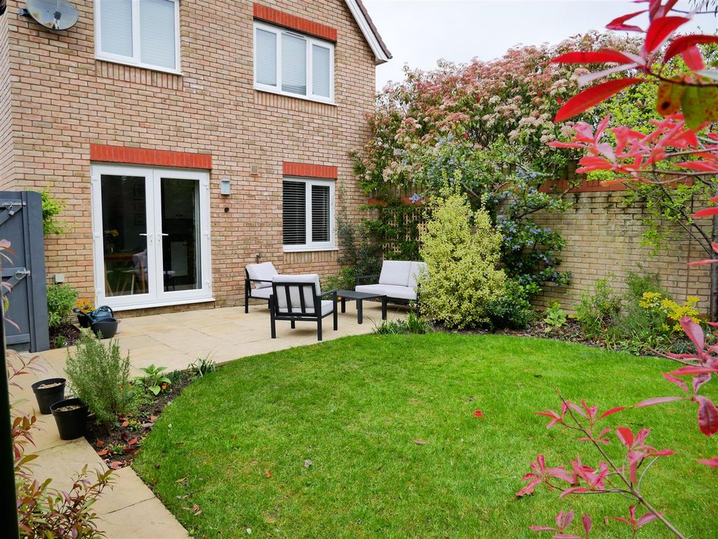 3 bed detached house for saleYork Road, Steeple Chase, Calne SN11 photo 2