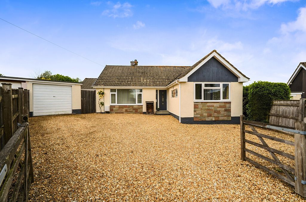 4 bed bungalow for saleRomsey Road, Whiteparish, Salisbury, Wiltshire SP5