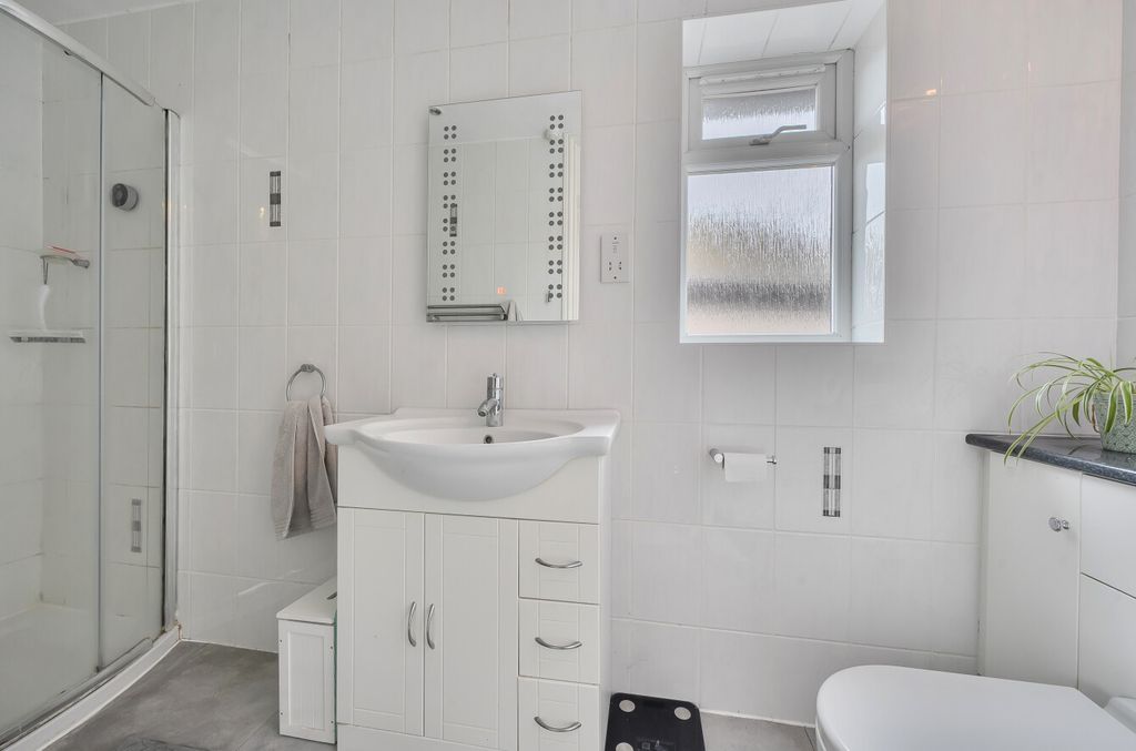 Additional image 10 of 5 bed detached house for saleField Park, Bracknell, Berkshire RG12