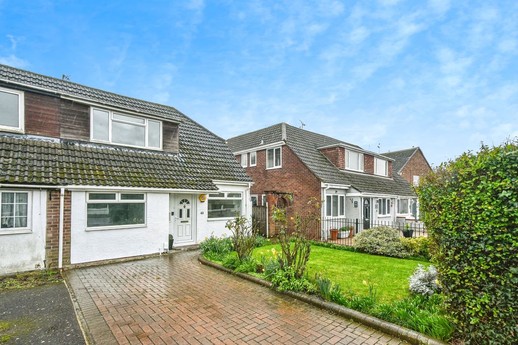 3 bed semi-detached house for saleColebrook Road - Coleview, Swindon SN3