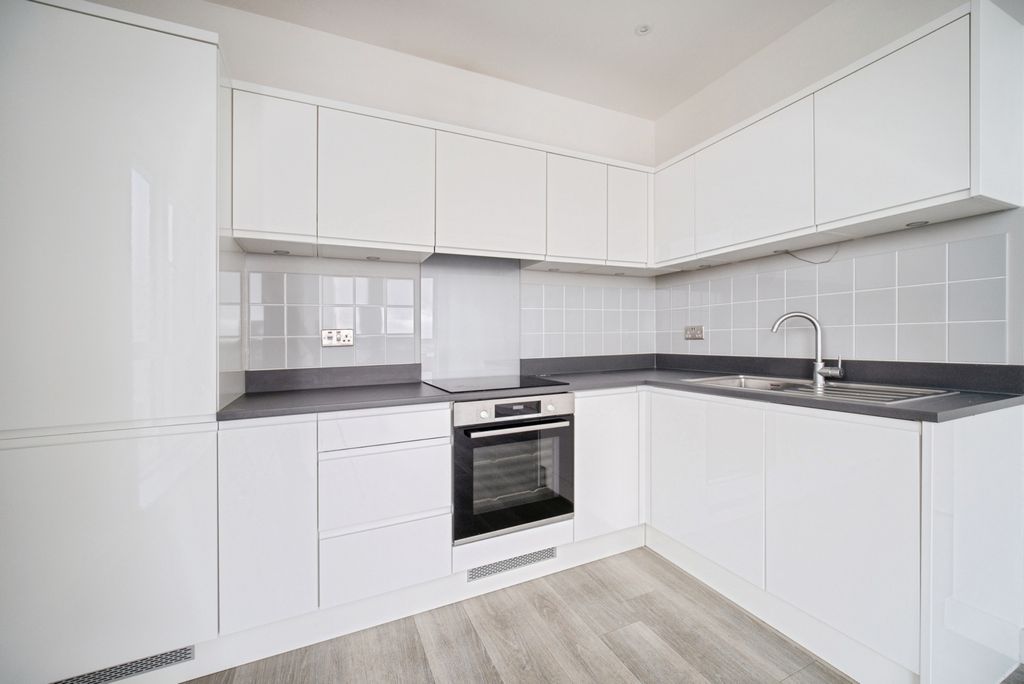 2 bed flat for saleThe Ring, Bracknell, Berkshire RG12 photo 4