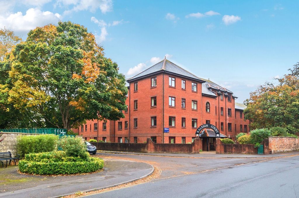 1 bed flat for salePolebarn Road, Trowbridge BA14