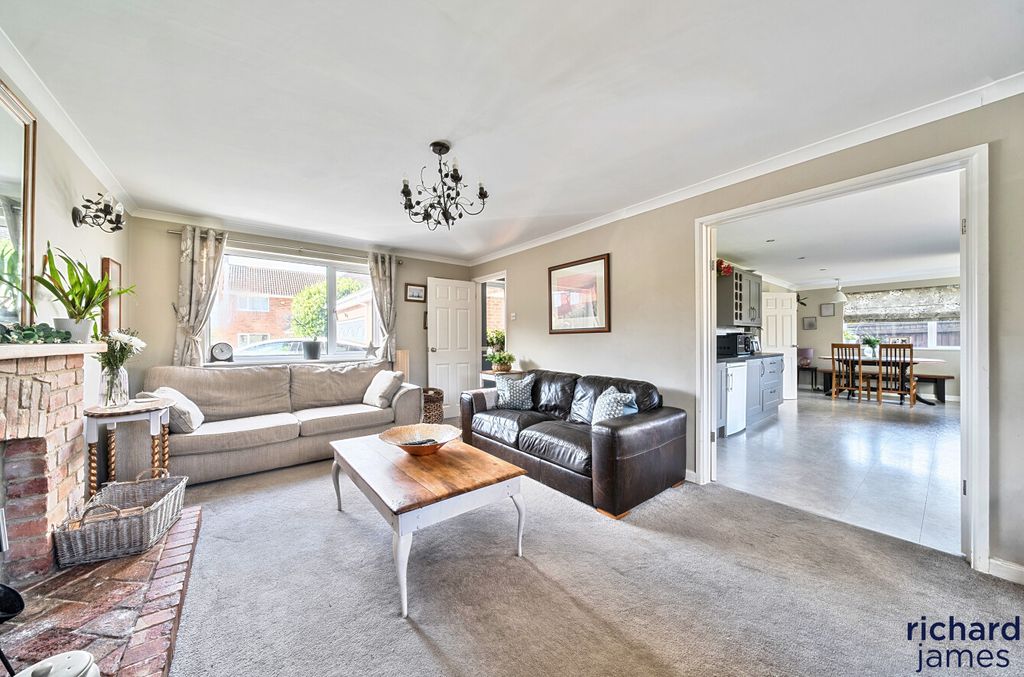 Additional image 3 of 5 bed detached house for saleStoneover Lane, Royal Wootton Bassett SN4