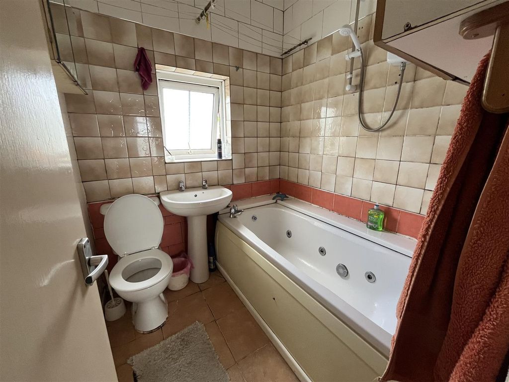 Additional image 5 of 1 bed flat for saleVictoria Street, Shaftesbury SP7