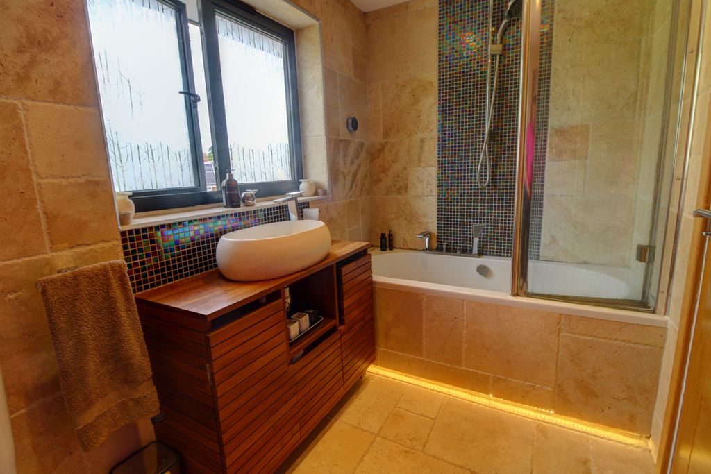 Additional image 16 of 4 bed semi-detached house for saleLily Hill Road, Bracknell RG12