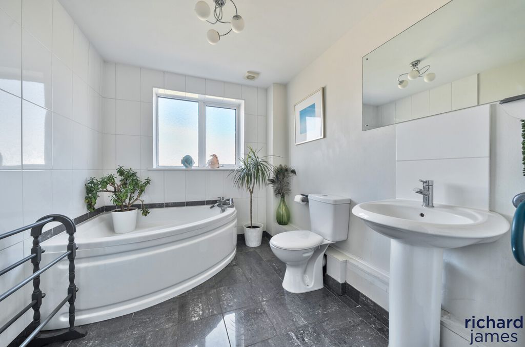 Additional image 11 of 5 bed detached house for saleStoneover Lane, Royal Wootton Bassett SN4