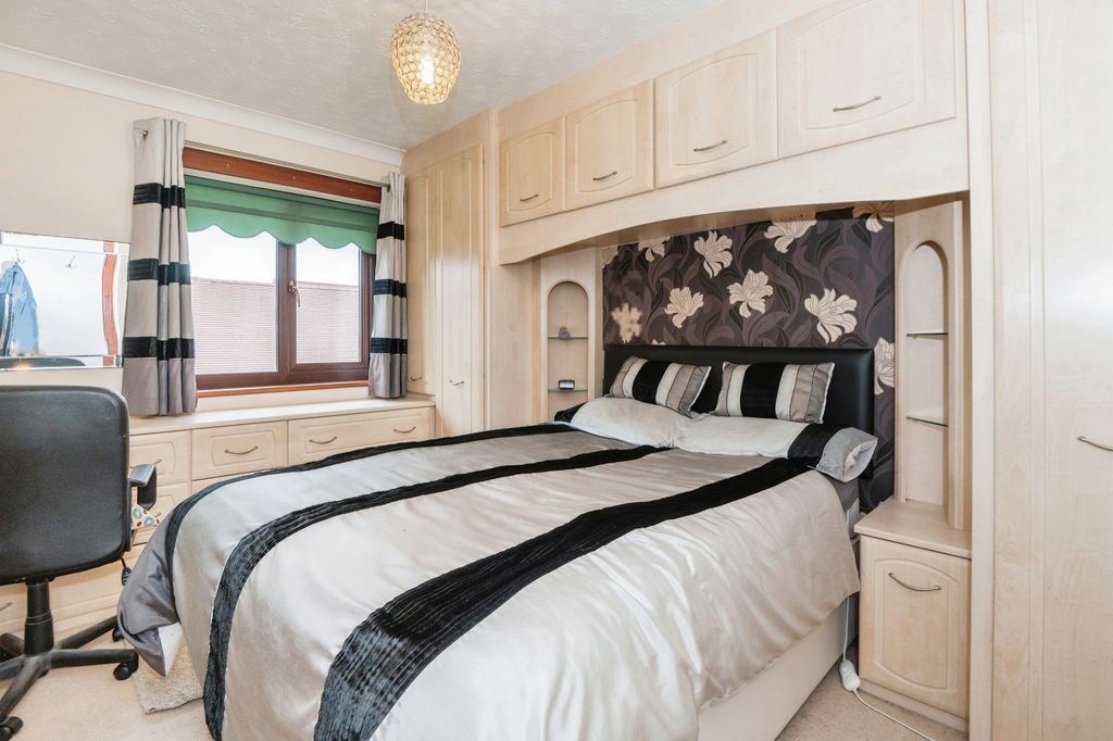 Additional image 7 of 1 bed flat for saleKingsmead, Lower Common Road, West Wellow, Romsey SO51