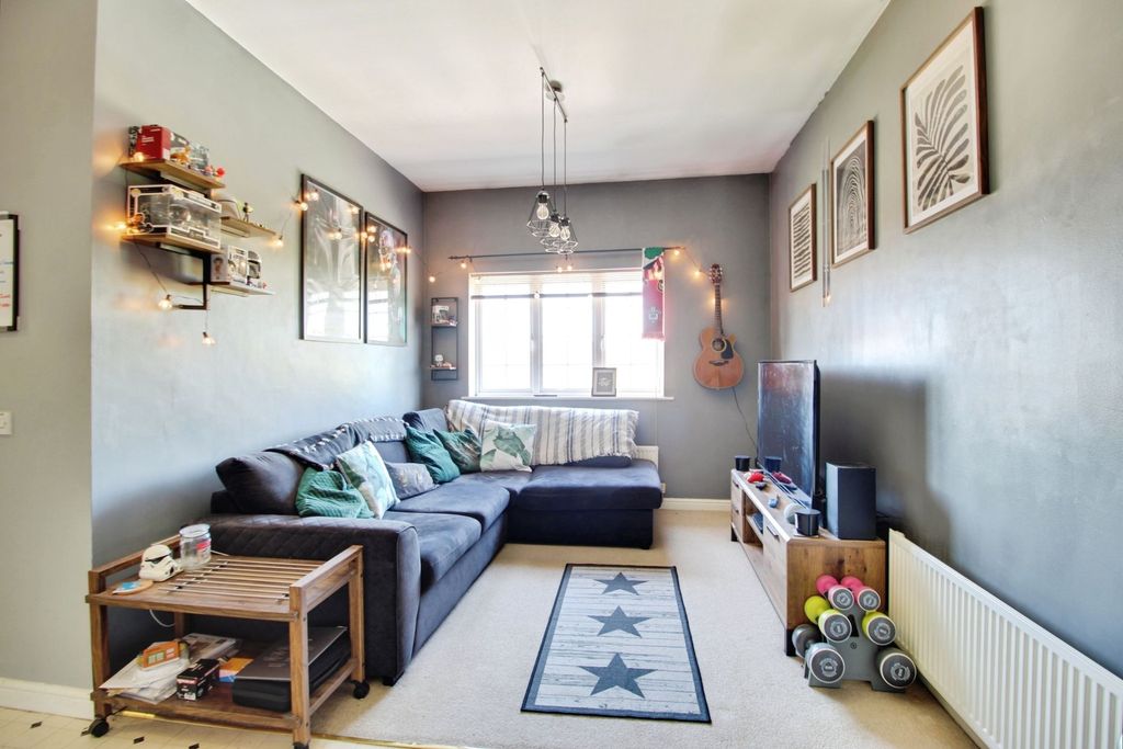 Additional image 2 of 2 bed flat for saleMaybold Crescent, Swindon SN25