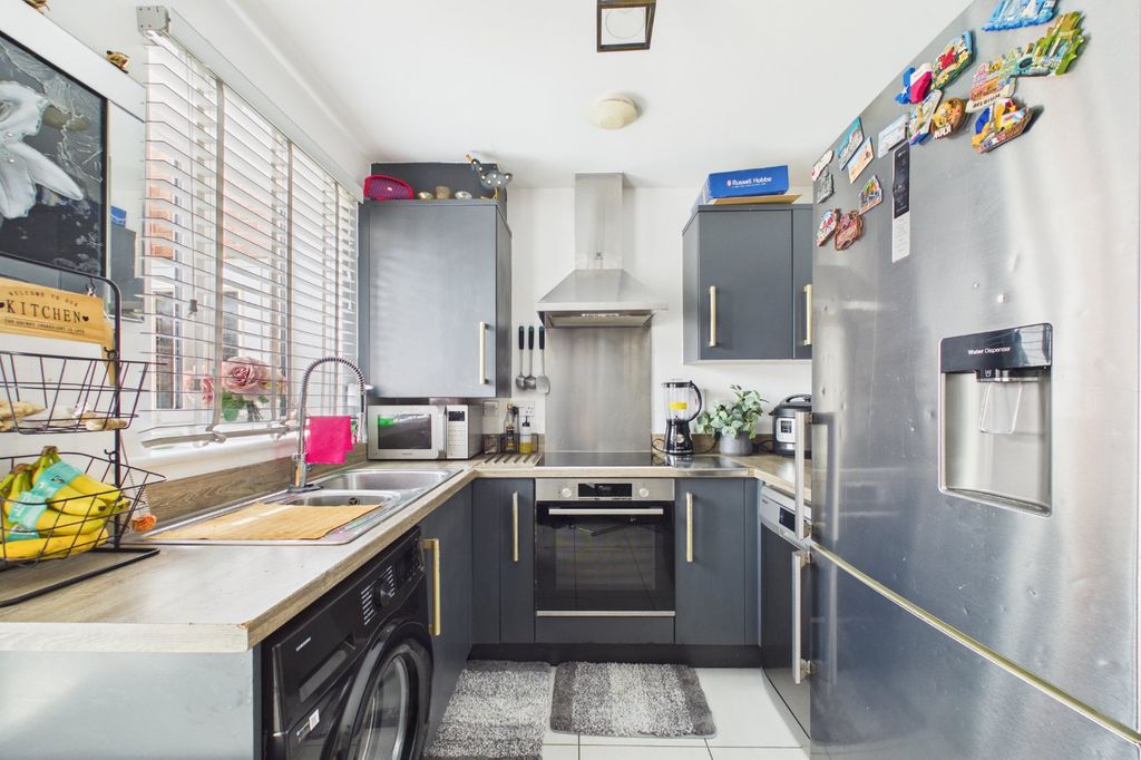 Additional image 3 of 3 bed semi-detached house for saleCuckoo Lane, Bracknell, Berkshire RG12