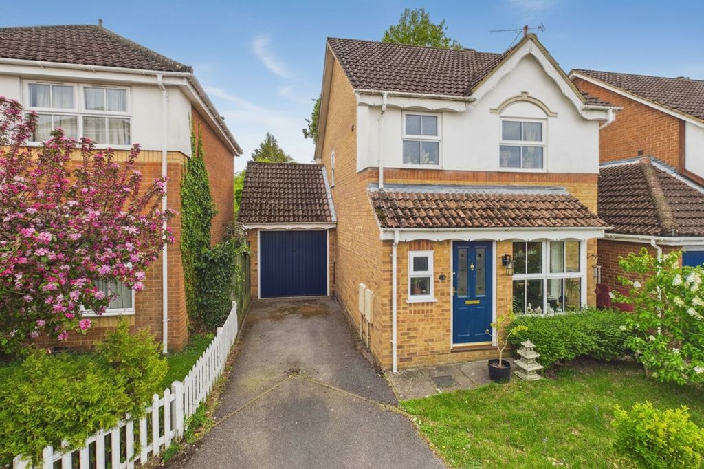 3 bed detached house for saleSkelton Fields, Warfield, Berkshire RG42