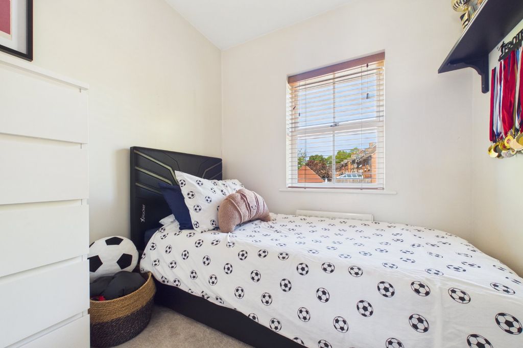 Additional image 10 of 4 bed terraced house for saleSwanley Mews, Broad Lane, Bracknell, Berkshire RG12