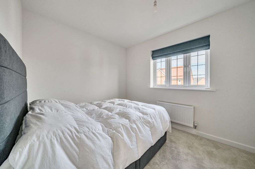 Additional image 12 of 4 bed semi-detached house for saleHeythorp Park, Binfield, Bracknell, Berkshire RG42