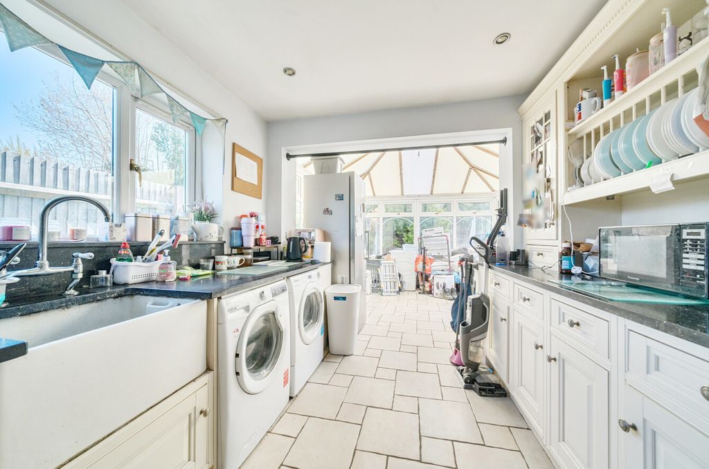 Additional image 4 of 4 bed semi-detached house for salePark Road, Bracknell, Berkshire RG12