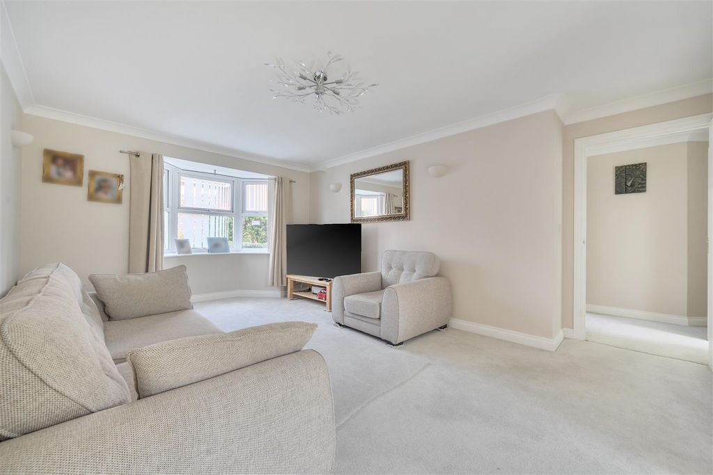 2 bed flat for saleTalavera Close, Crowthorne, Berkshire RG45 photo 3