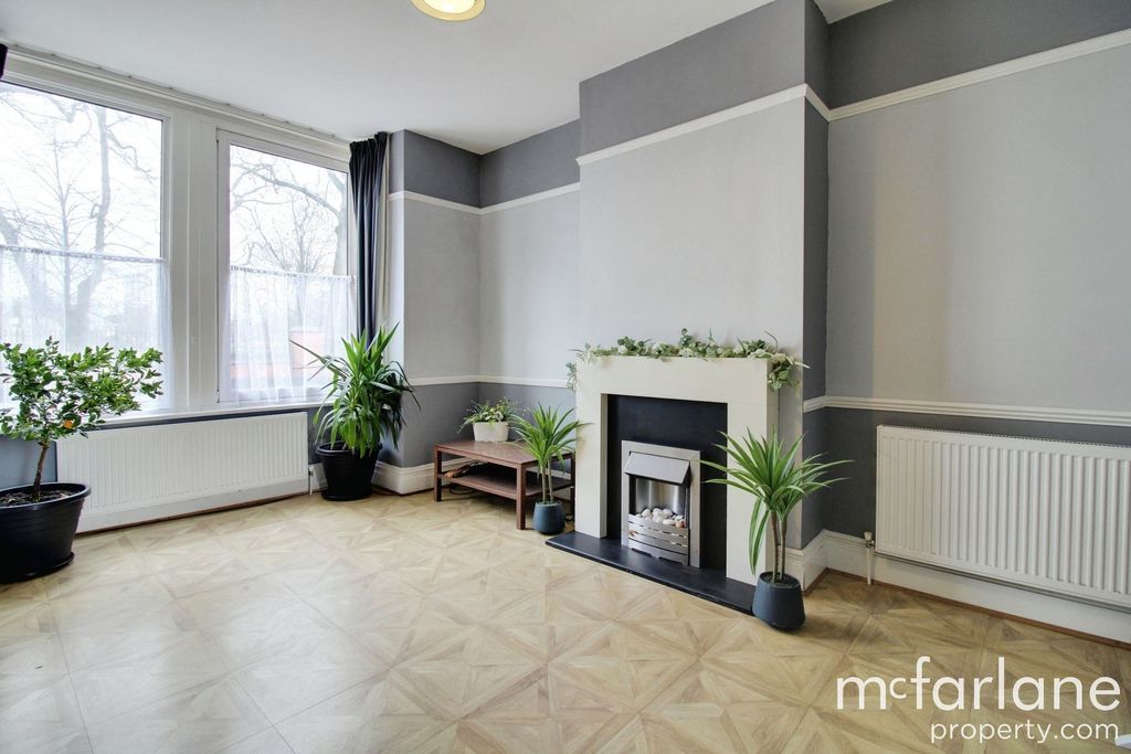 Additional image 4 of 5 bed detached house for salePark Lane, Swindon SN1