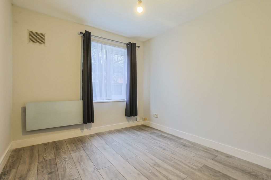 Additional image 3 of 1 bed flat for saleAldworth Close, Bracknell RG12