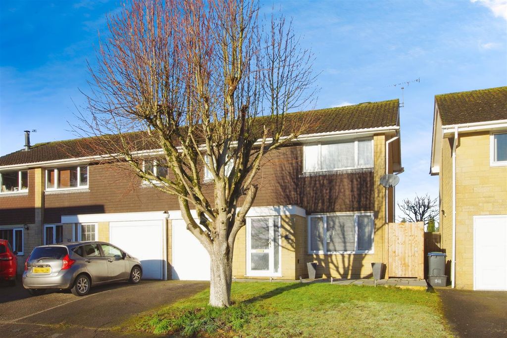 3 bed semi-detached house for saleKerry Close, Derry Hill, Calne SN11
