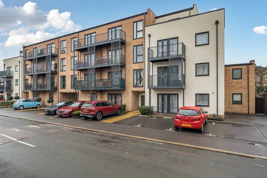 2 bed flat for saleBoyn Valley Road, Maidenhead SL6