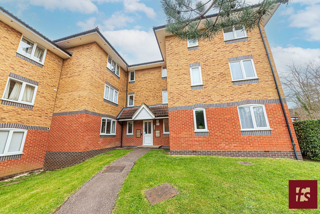 1 bed flat for saleMasefield Gardens, Crowthorne, Berkshire RG45