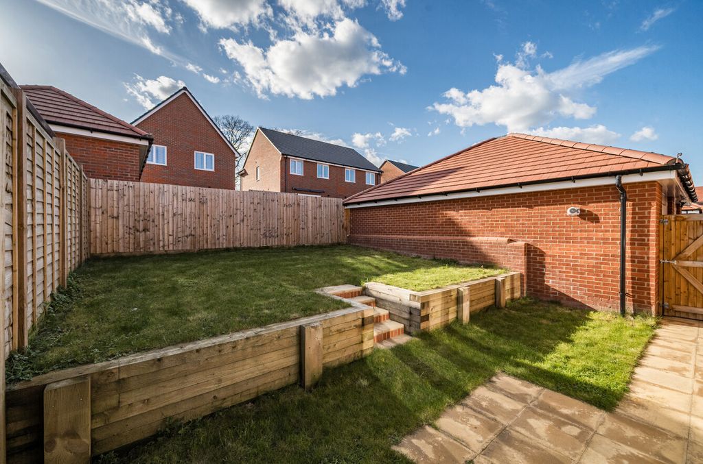 Additional image 6 of 4 bed semi-detached house for saleHeythorp Park, Binfield, Bracknell, Berkshire RG42