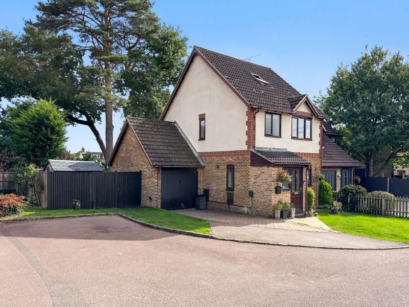 3 bed detached house for saleGibbons Close, Sandhurst GU47