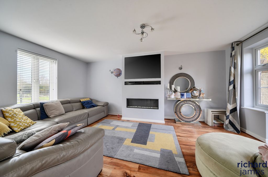 Additional image 2 of 4 bed detached house for saleCharmind Walk, Haydon Wick, Swindon SN25