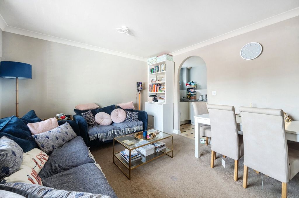 Additional image 3 of 2 bed flat for saleRoebuck Estate, Binfield, Bracknell, Berkshire RG42