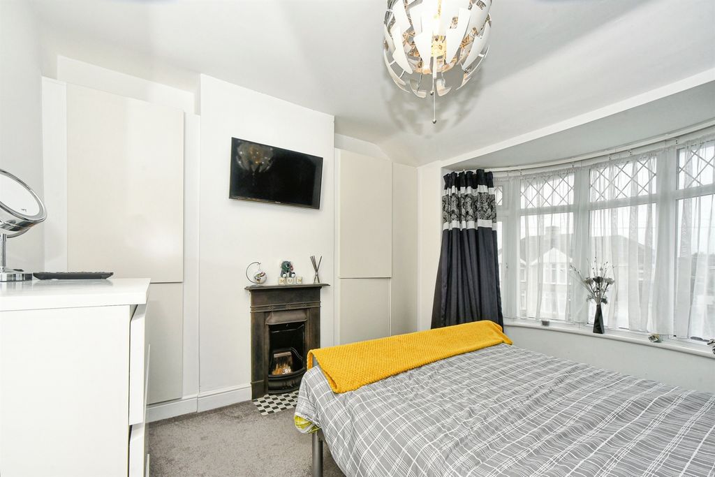 Additional image 7 of 3 bed semi-detached house for saleOkus Grove, Swindon SN2