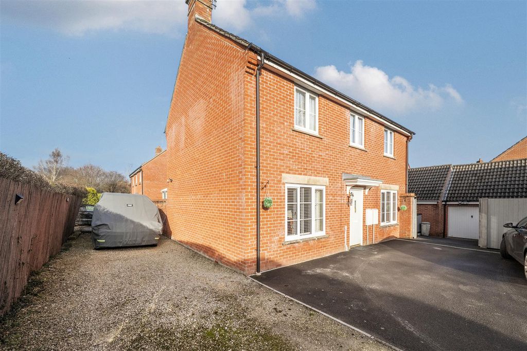 4 bed detached house for saleMillennium Close, Devizes SN10