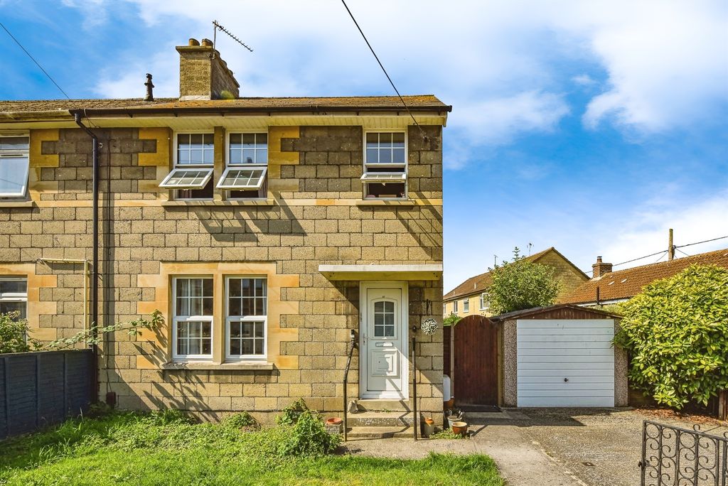 3 bed semi-detached house for saleCrescent Road, Melksham SN12