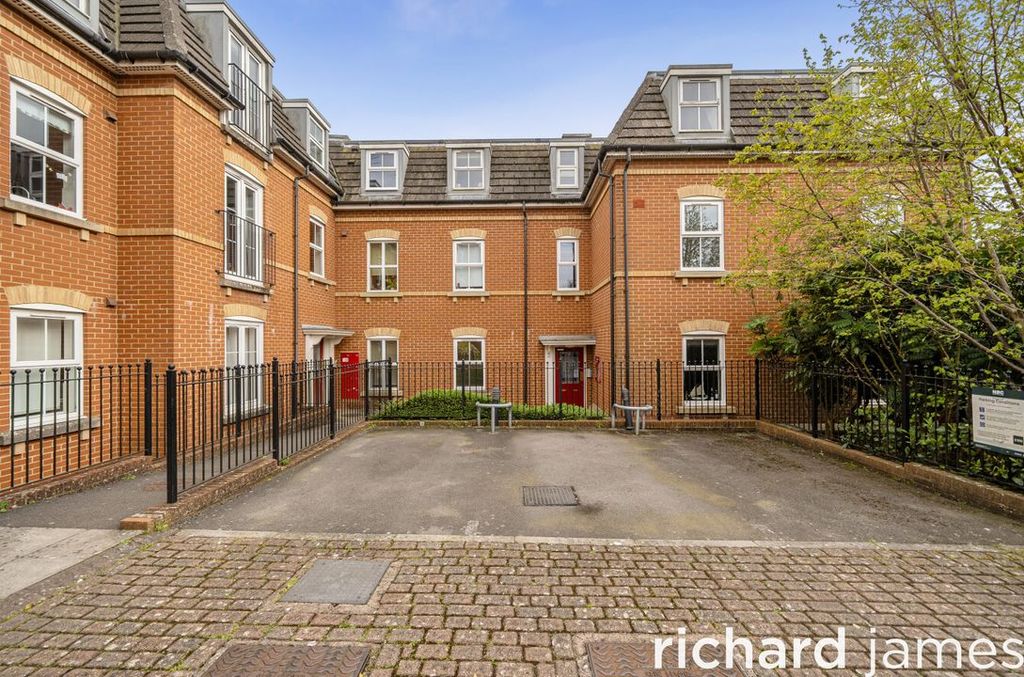 Additional image 10 of 2 bed flat for saleKimmeridge Court, Old Town, Swindon SN1