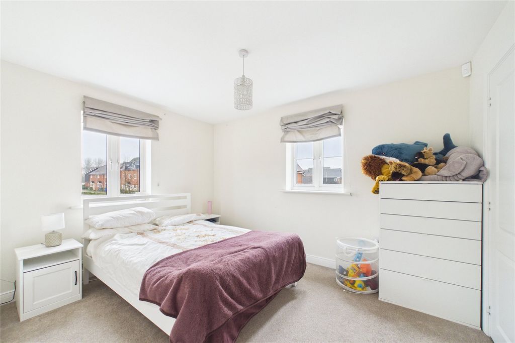 Additional image 8 of 4 bed semi-detached house for saleEagle Way, Bracknell, Berkshire RG12