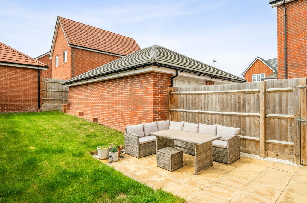 Additional image 18 of 3 bed semi-detached house for saleSonning Place, Binfield, Bracknell, Berkshire RG42