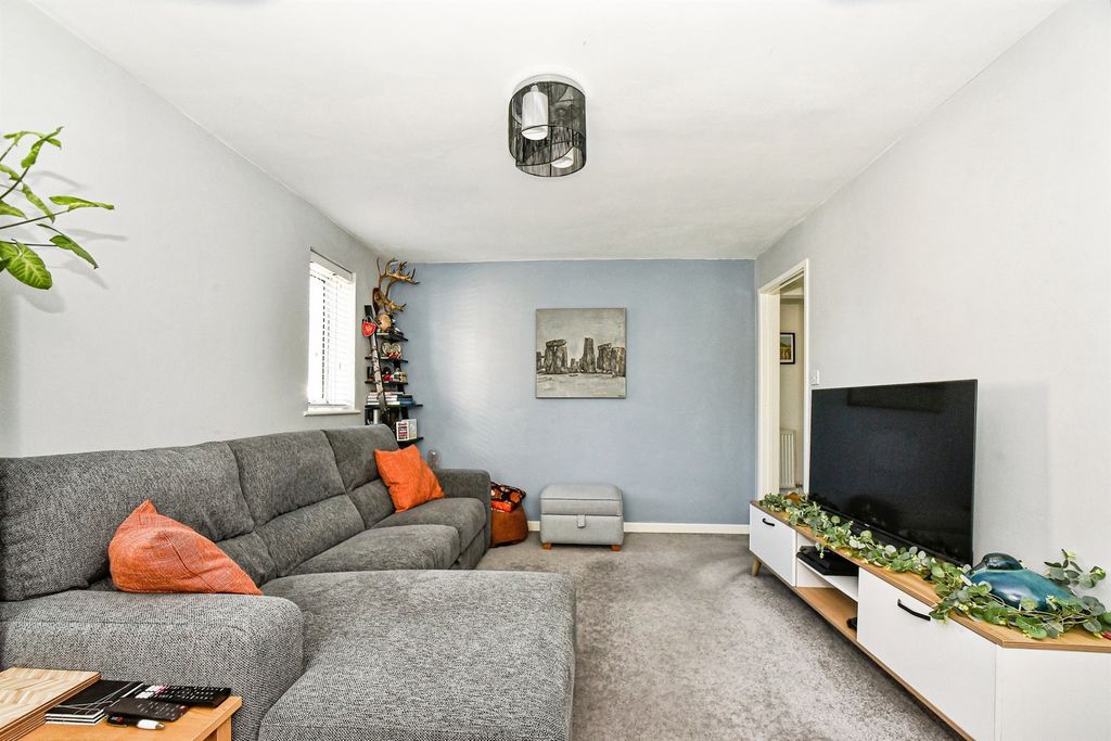 Additional image 4 of 2 bed flat for saleHelmsdale, Swindon SN25