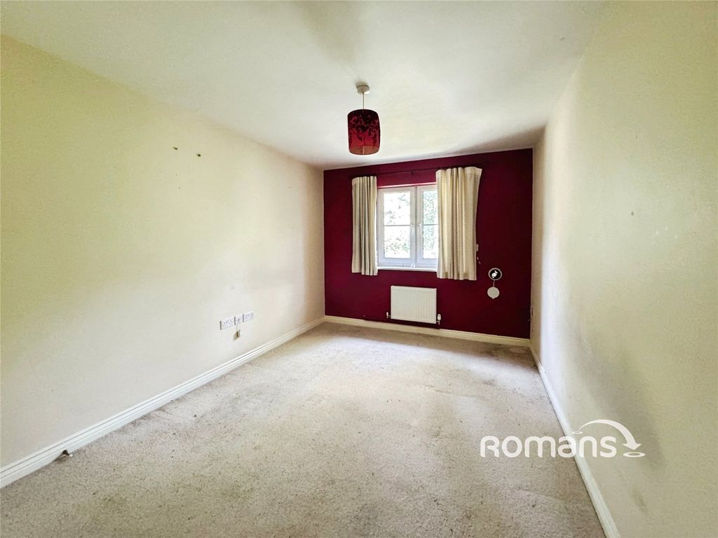 2 bed flat for saleToad Lane, Blackwater, Surrey GU17 photo 5